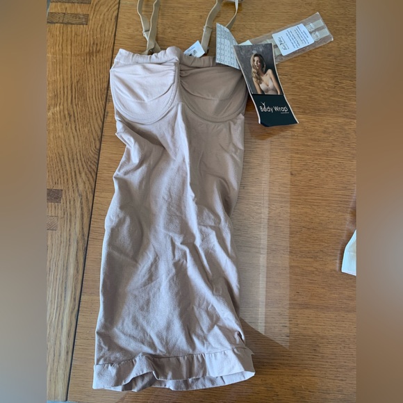 The body wrap shape wear strapless underwire slip with removable strap small NWT - Picture 1 of 6